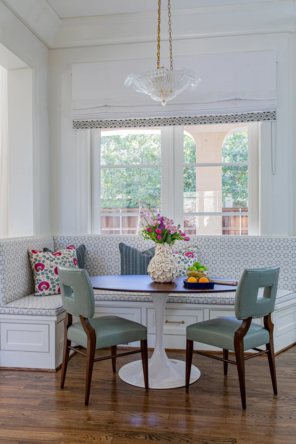 Mary Beth Wagner Interiors | Nathan Schroder Photography-    We love a stylish breakfast room and these banquette seating ideas blend comfort and style for an inviting kitchen!