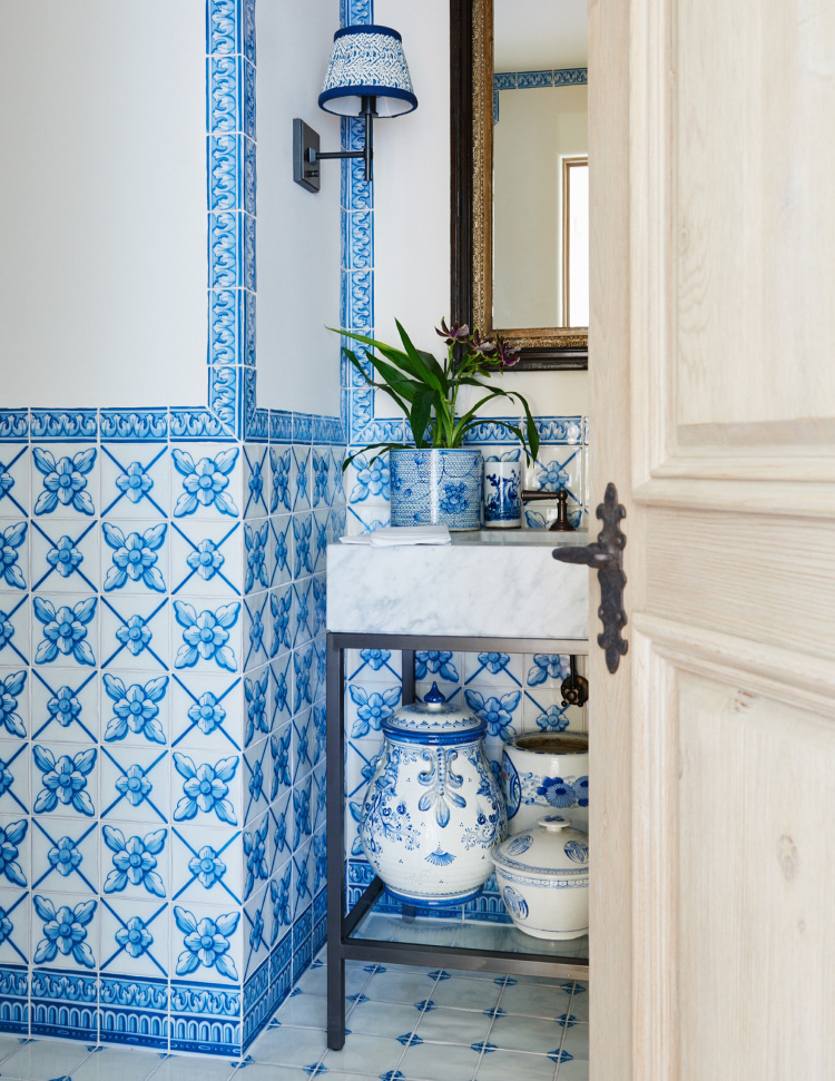 Montecito house tour by Mark Sikes bathroom in blue and white