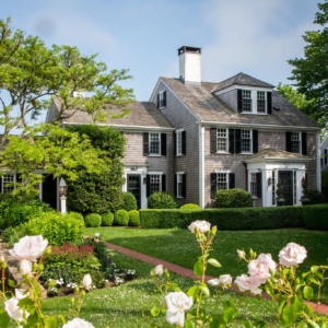 10 Favorite Homes with Plenty of Curb Appeal