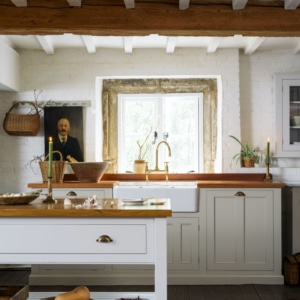 Kitchens Rich in History & Our Holiday Gift Guide