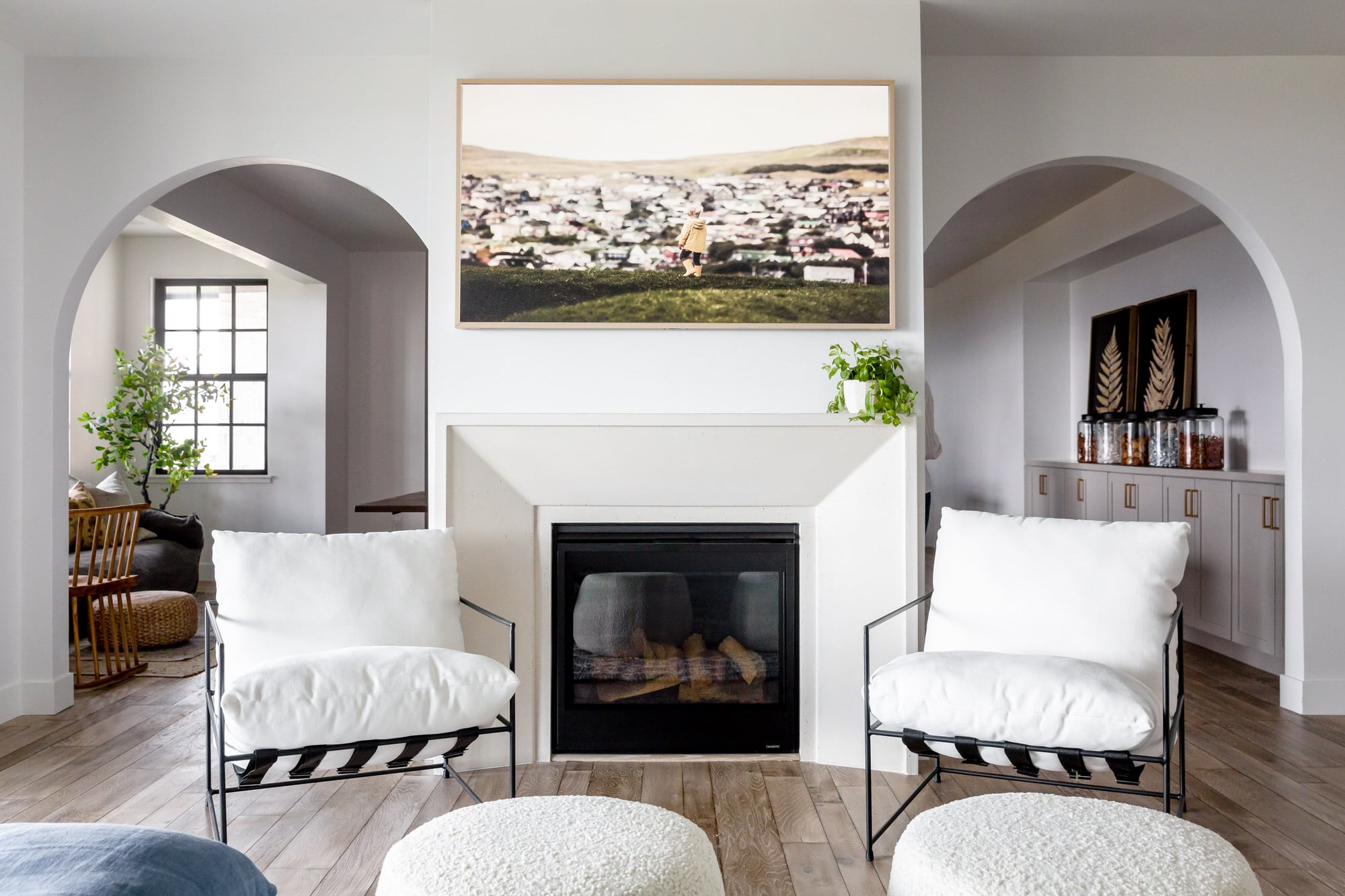 House of Jade Interiors | Lindsay Salazar Photography.Devine home living room