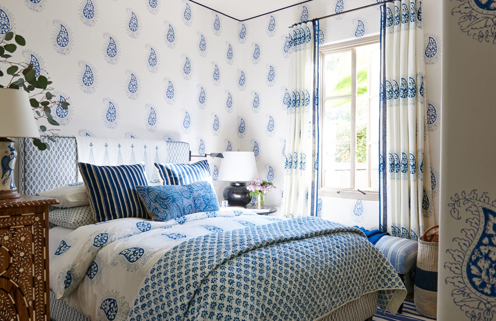 10 Favorites in Blue & White with the fabulous Mark D. Sikes - Amy Neunsinger Photography -bedroom - guest bedroom  - bedroom design - bedroom decor - 