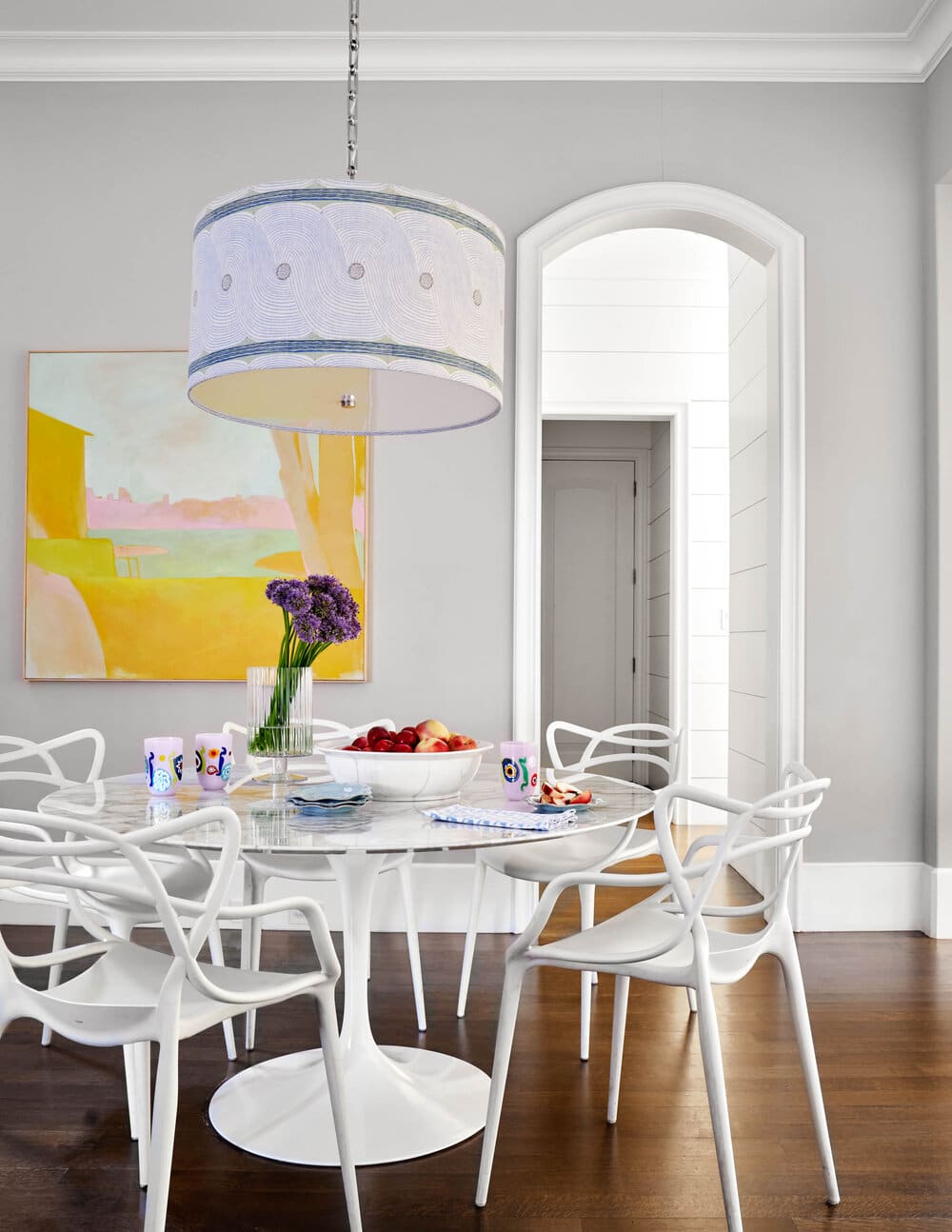 breakfast room with abstract art