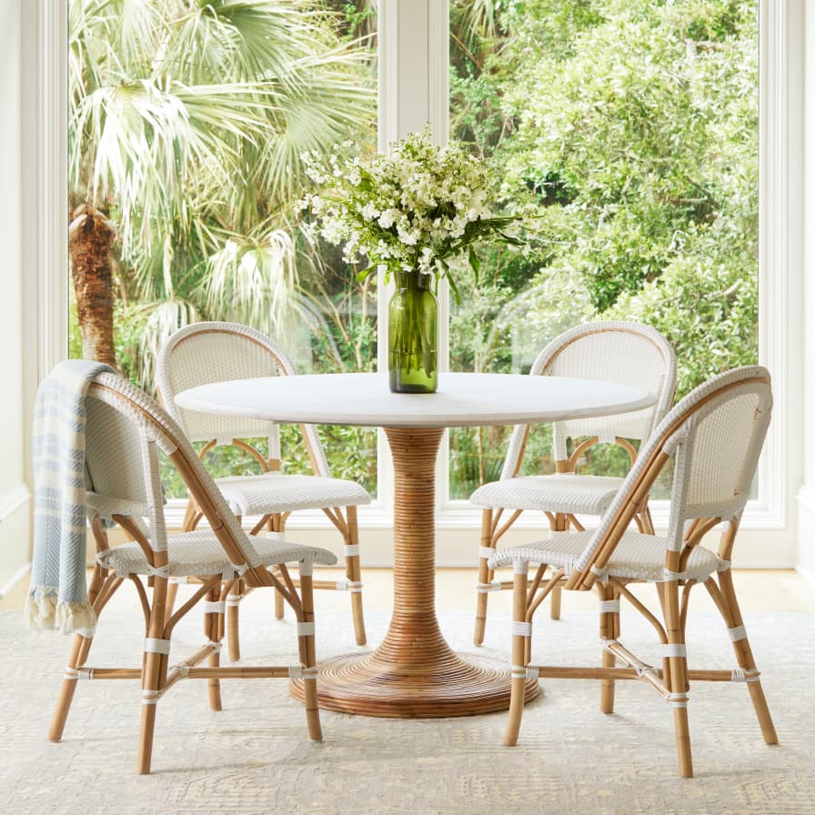 dining table - breakfast room - breakfast nook - round table 
