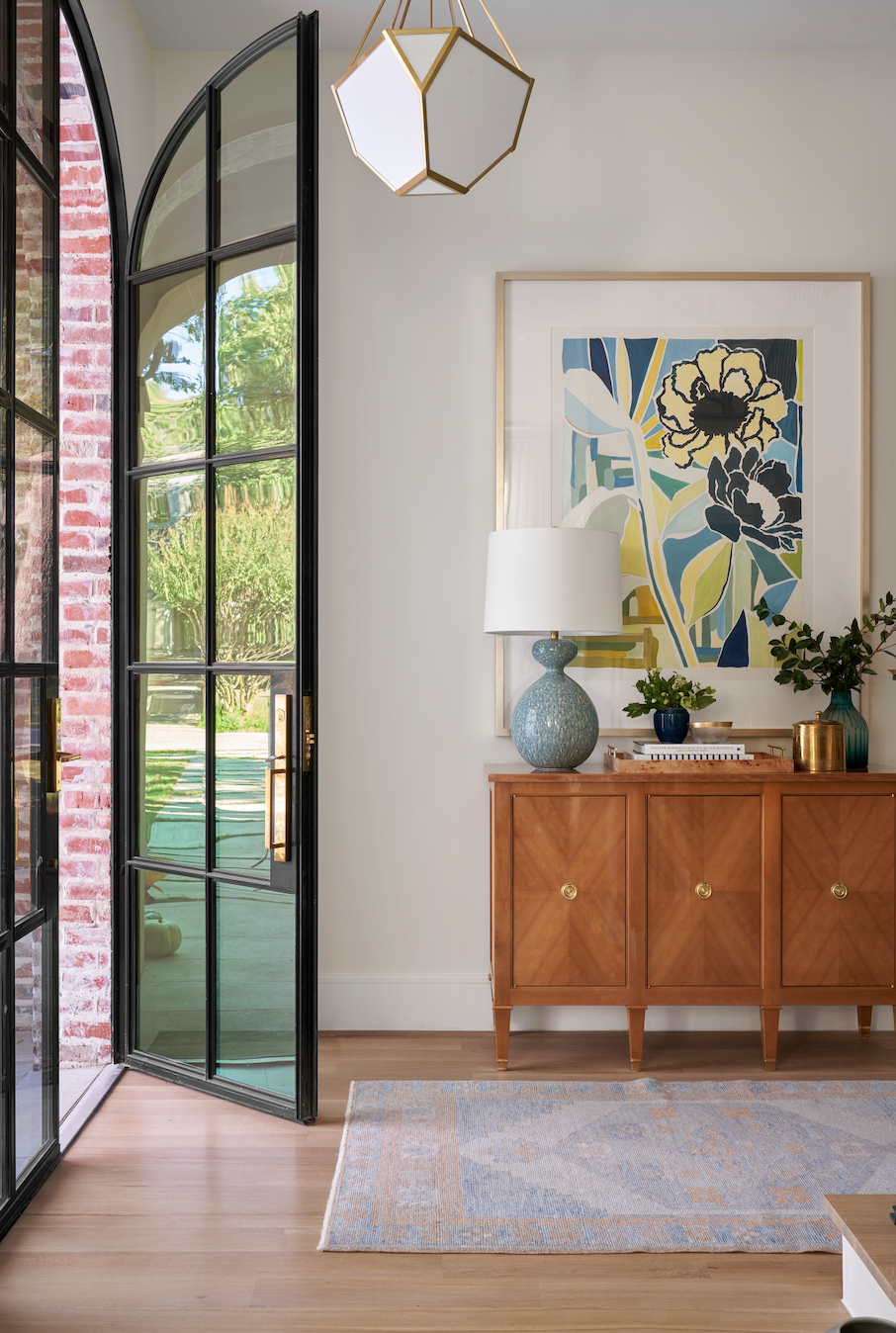Lindley Arthur Interiors entry foyer with beautiful chandelier -Emery Davis Photography Lindley Arthur Interiors - beautiful interiors
