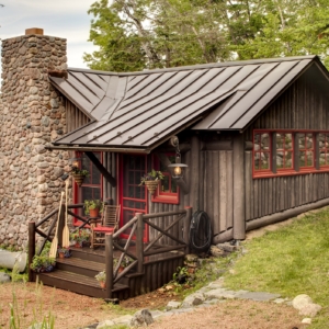 House Tour: A Wade Weissmann Designed Cabin