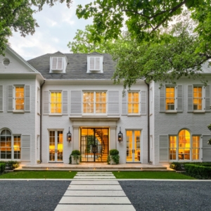 Tour a Beautiful Mary Beth Wagner Designed Dallas Home 