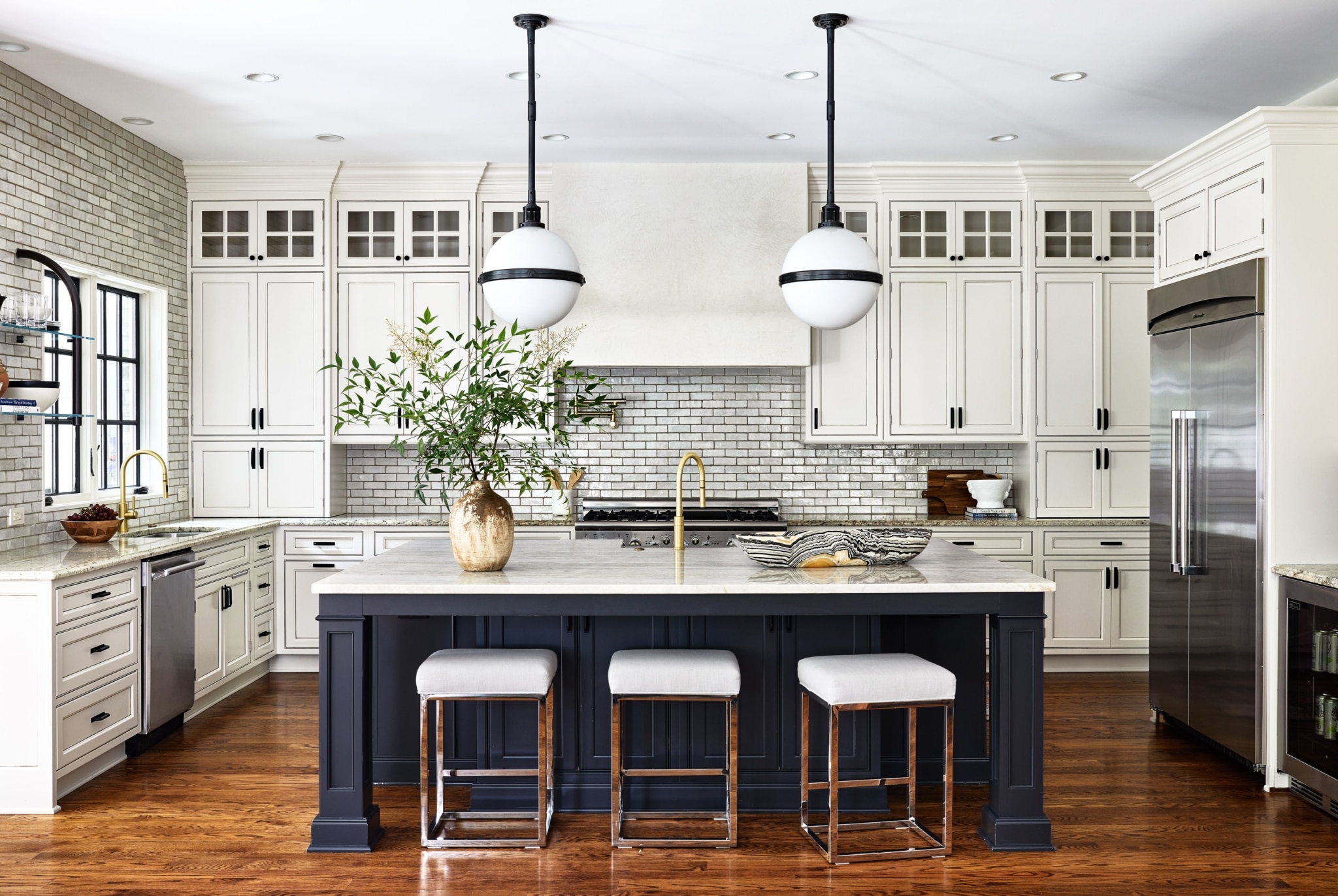 Zoe Feldman Interior Design kitchen | Photography: Stacy Zarin Goldberg