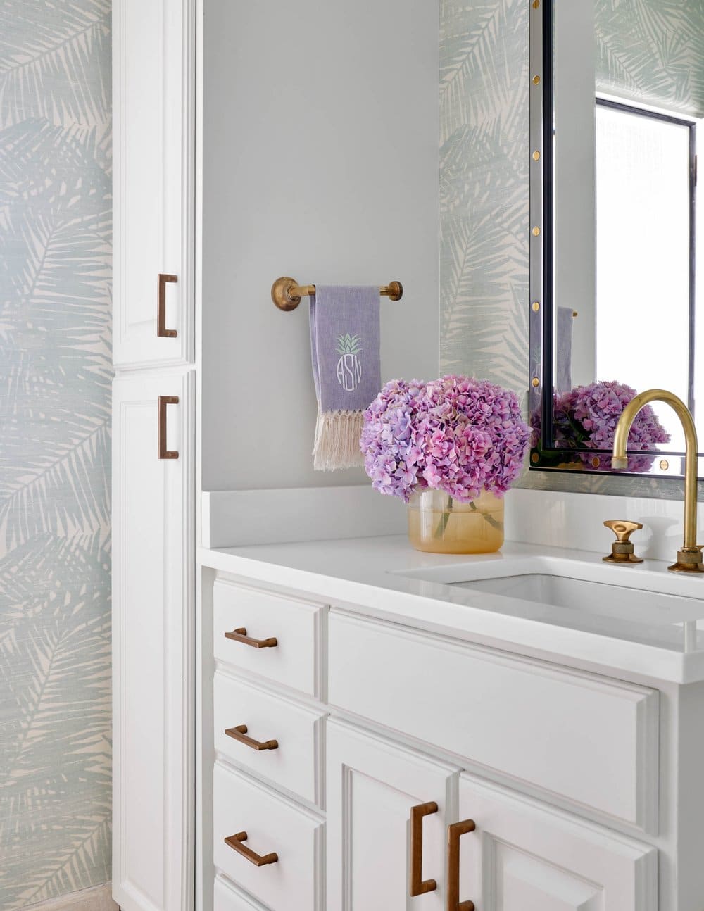 Delightful Dallas home from Designer Mary Beth Williams | Photography Nathan Schroder. Love the beautiful wallpaper in this bathroom