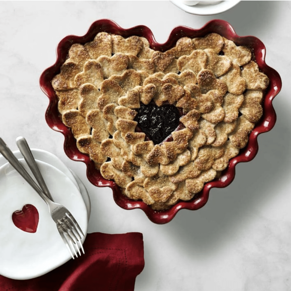 Phenomenal Valentine's Day gift ideas for everyone on your list. Love the red heart-shaped ceramic ruffled baking dish. valentine recipes | valentines day recipes | 