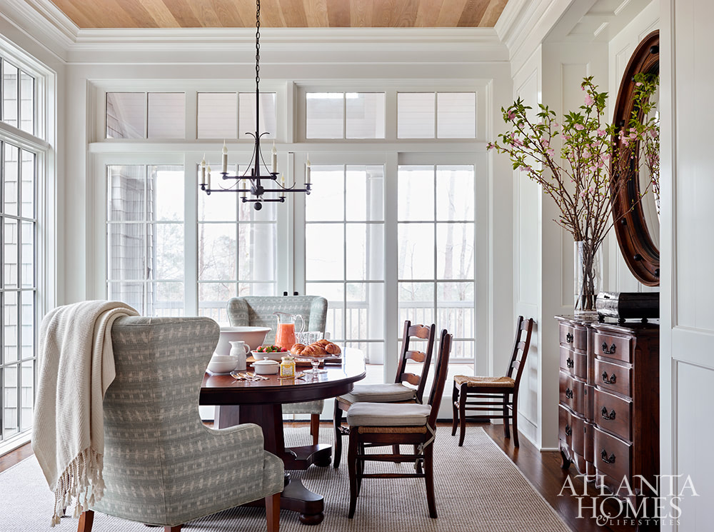 Interior Design: Melanie Milner and Katie Moorhouse of Design Atlelier - Photography: David Christensen - dining room - dining - dining room decor -Southern Home with Plenty of Style