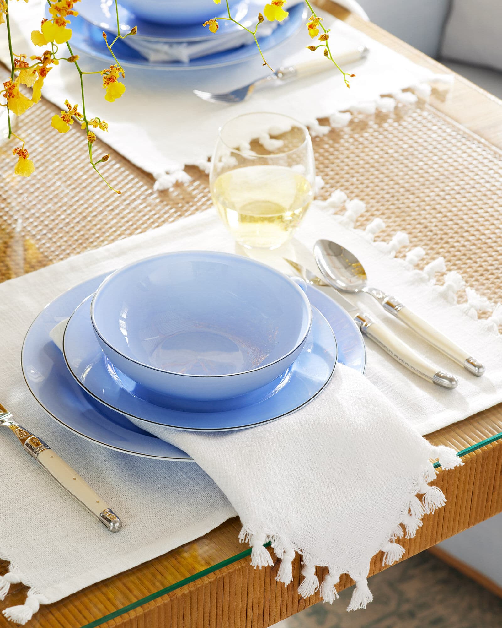 Tablesetting in blue and white from Serena & lily - tablescape - tabletop - table decor - table linens - sophistication