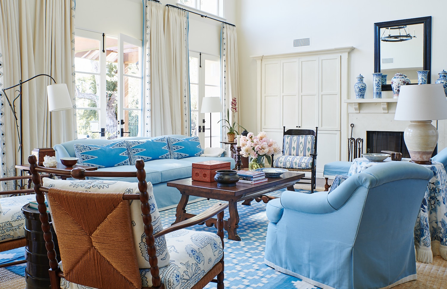 Interior: Design Mark D. Sikes - Photography: Amy Neunsinger - blue and white living room in this gorgeous Pacific Palisades Home - living room design - living room - living room decor - living room makeover- living room inspo - living room inspiration