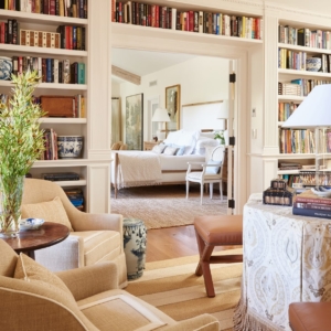 10 Effortlessly Styled Bookcases and More