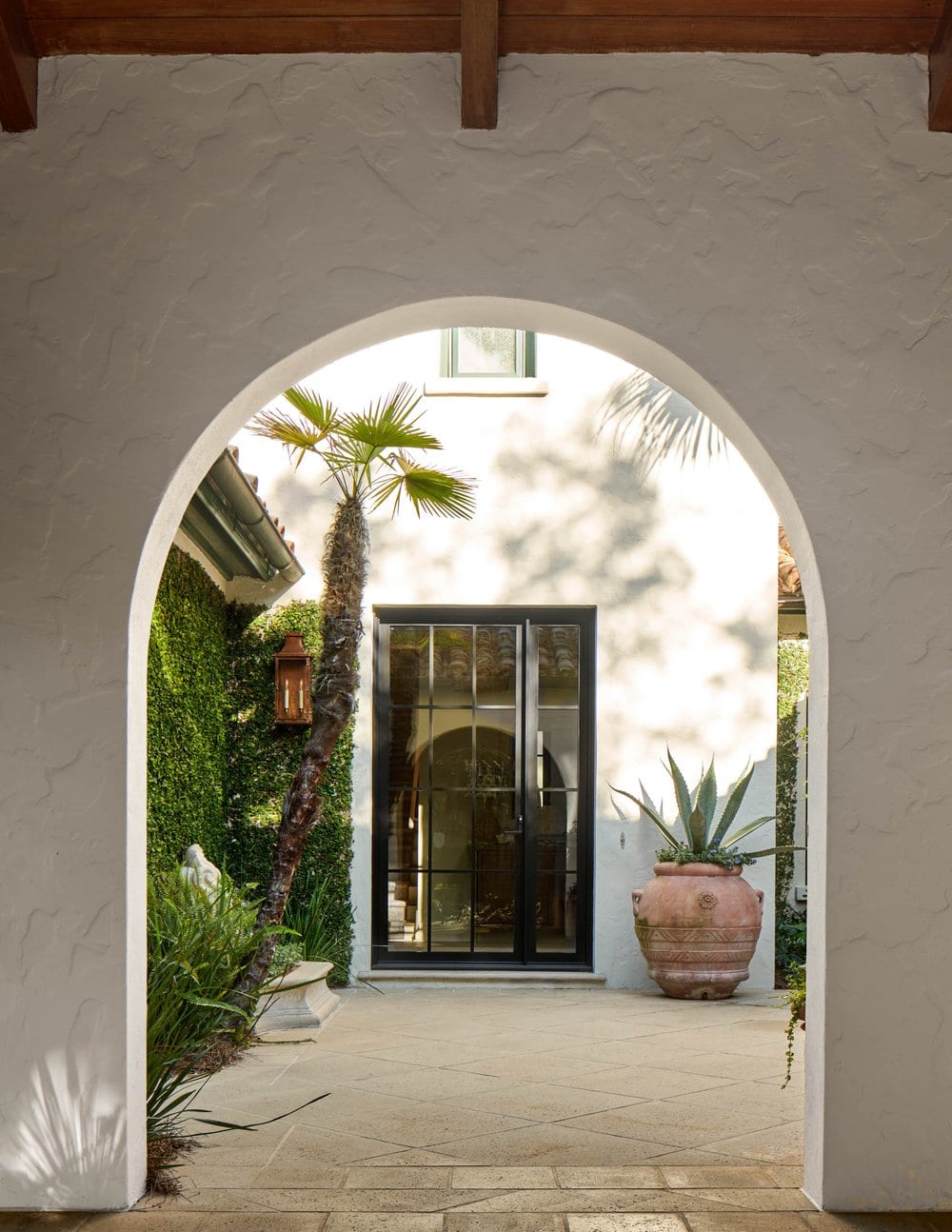 Mary Beth Wagner Interiors - Nathan Schroder Photography - Sea Island - Splendid in Sea Island - entry - foyer - arch- curb appeal
