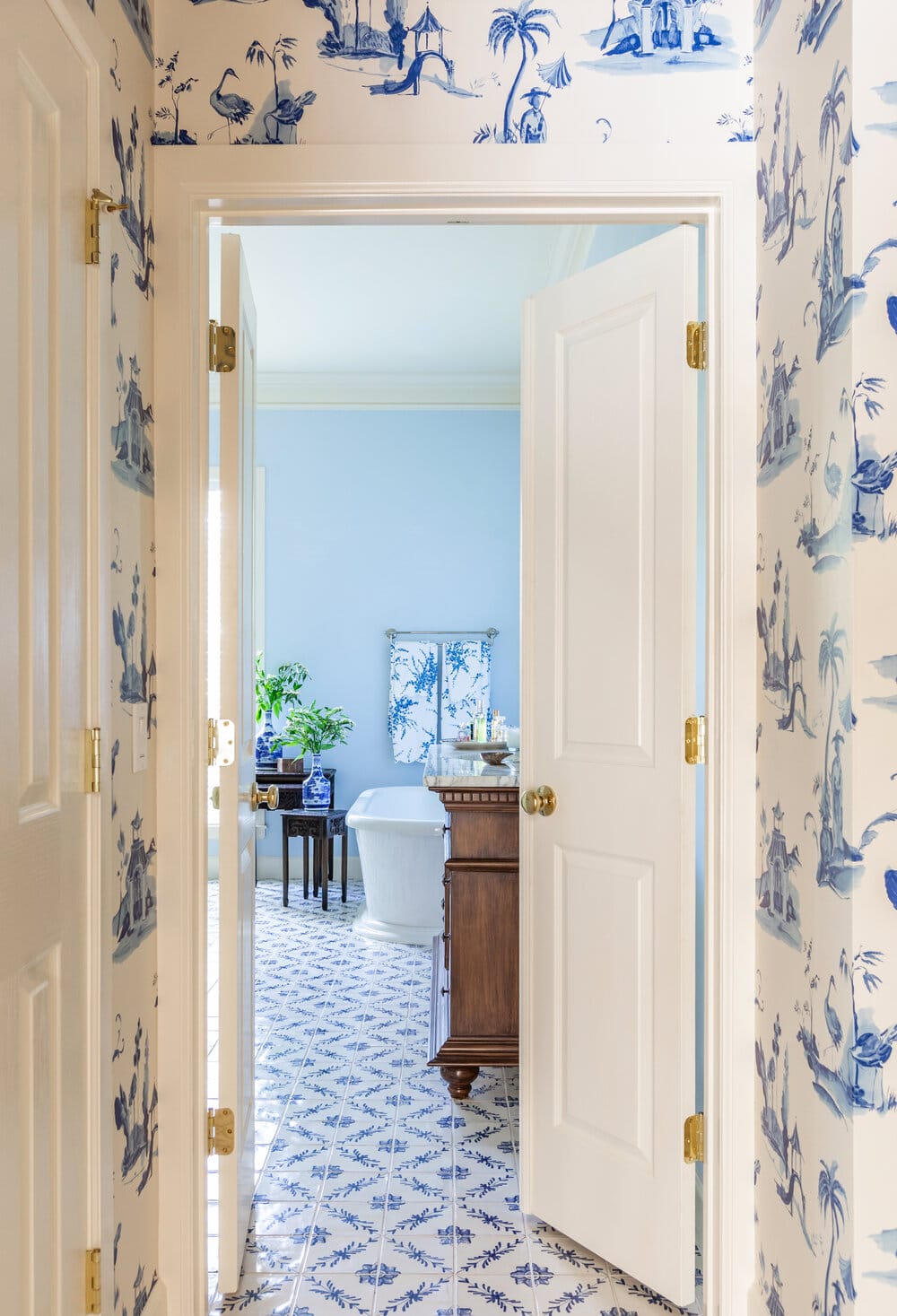 Interior Design: Kerry Spears | Photography: Jessie Preza , Gainesville house tour, home , blue and white interiors, 