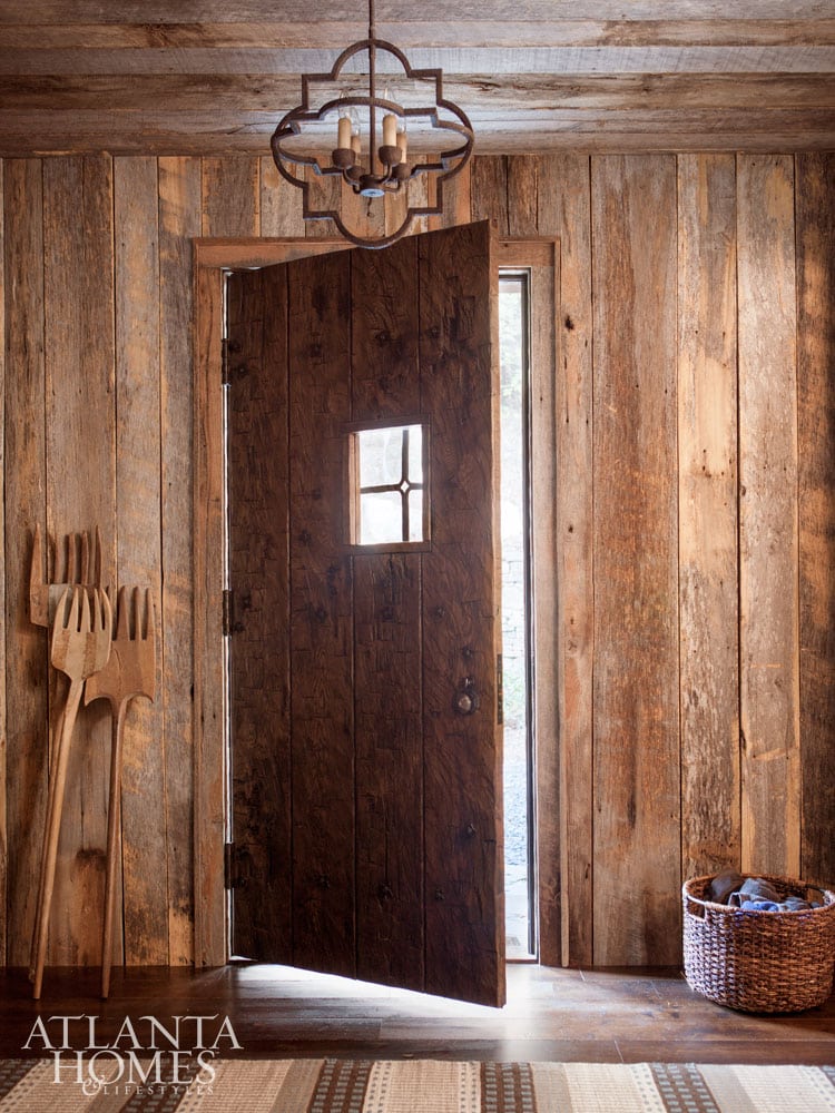 Architect Greg Busch and Interior Designer Meridy King collaborated to create a classic cabin in North Georgia that feels as though it has been around for years. Source: Atlanta Homes & Lifestyles, Photography: Erica George Dines