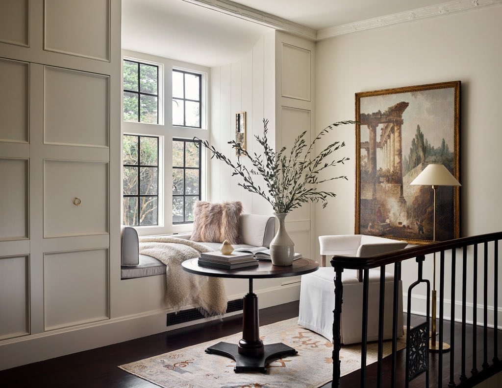 Beautiful style, classic touches and plenty of good taste reign supreme today in the  stunning designs from the award winning team of @pursleydixonford.  Visit Design Chic, link in bio to see more of this breathtaking home.

Photography: @emilyfollowillphotographer 

Stylist: @eleanor_roper_interiors_style 

#design #interiordesign #interiordesigner #interiorstyling #interiors #housebeautiful #designchic #interiordesignideas