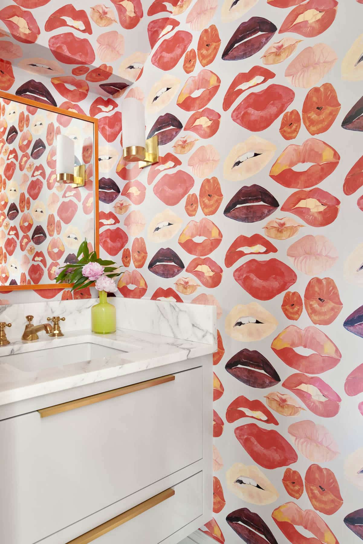 Collins Interiors bathroom with lips wallpaper - Nathan Schroder Photography