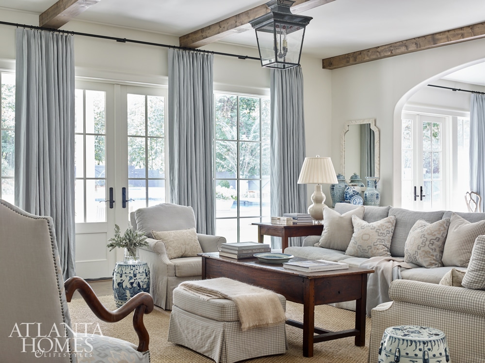 Atlanta Homes & Lifestyles  | Interior Design: Lauren DeLoach Interiors | Architecture: Bradley Heppner Architecture Photography: Emily FollowillThe Perfect Blend of Old and New - design chic 