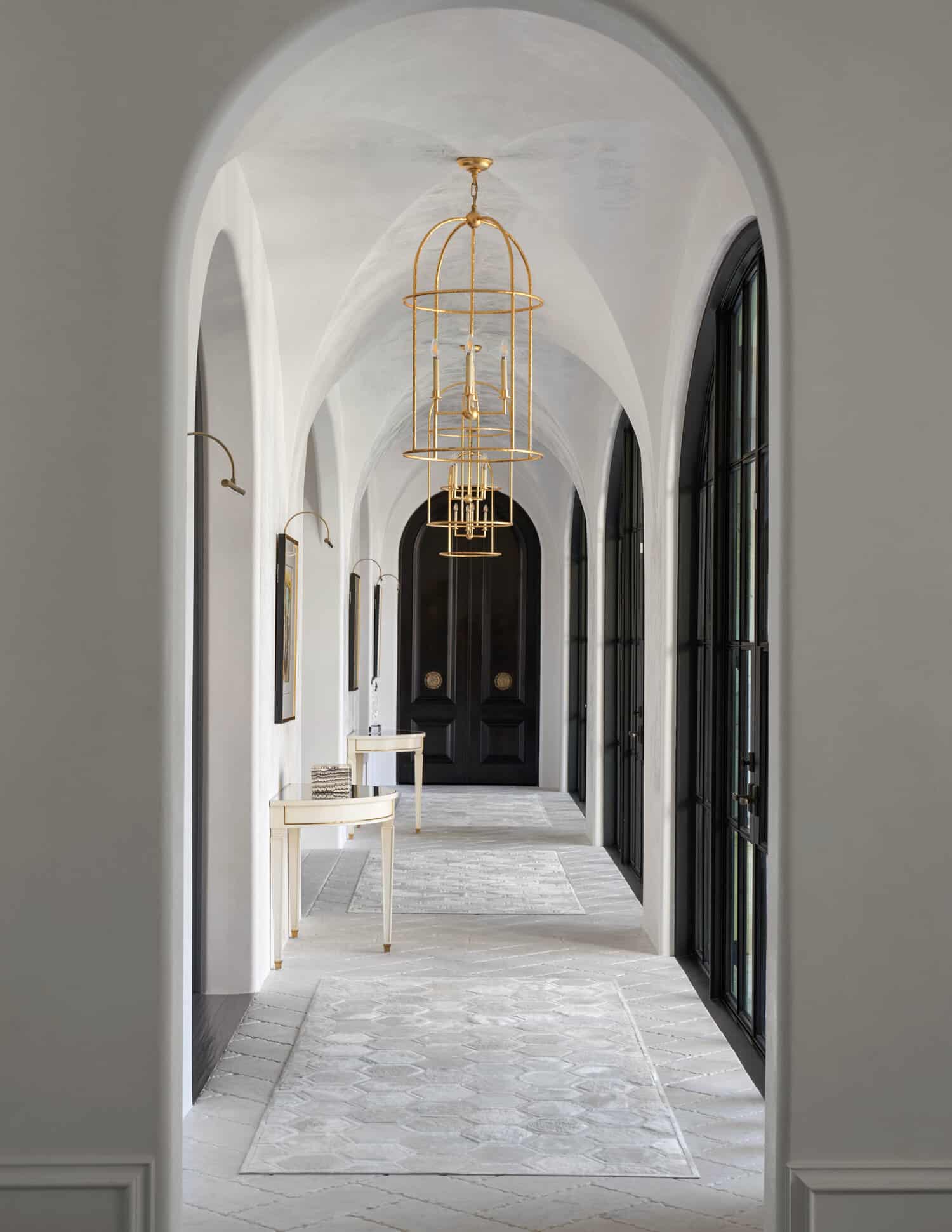 Entering a Jenkins Interiors designed space is akin to stepping into a realm where elegance meets timelessness. Their entrance halls serve as portals to a world of refined luxury, exquisite taste, and unequaled attention to detail. Nathan Schroder Photography