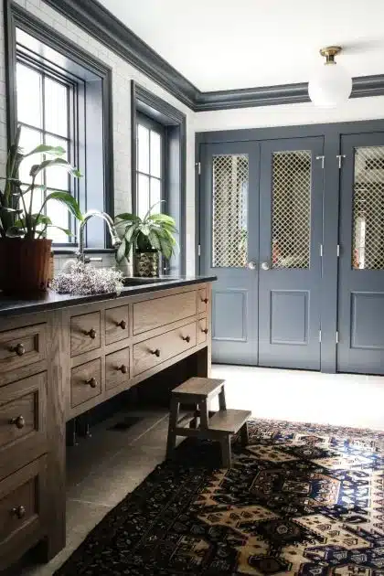 A mudroom entry, is a transitional space found in many homes, especially in regions with varying weather conditions. It serves as a buffer zone between the outdoors and the interior of the house and when it comes to creating well-thought-out mudroom designs, Park and Oak Interior Design truly stands out.