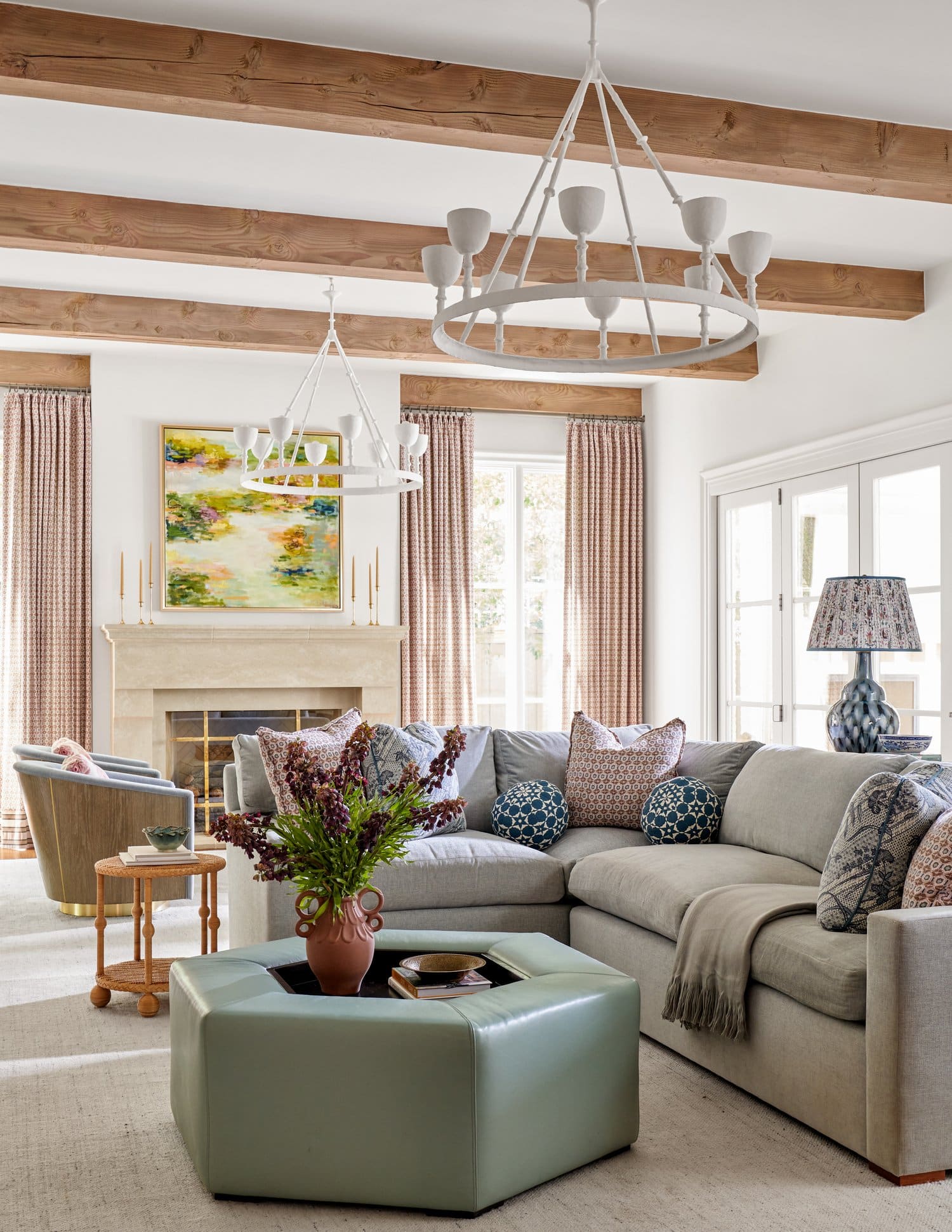 Step inside this gorgeous Dallas home designed by the talented Mary Beth Wagner Interiors beautifully photographed by Nathan Schroder that seamlessly marries the best of both contemporary and traditional design elements.
