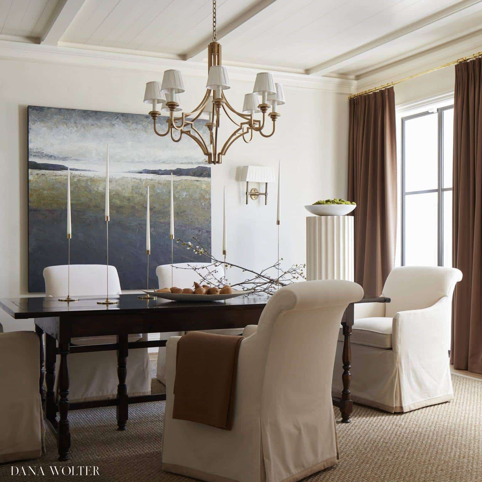Dana Wolter stands as a luminary in the world of interior design, offering a unique and unparalleled approach that seamlessly blends tasteful aesthetics, timeless allure, and an unmistakable touch of elegance while maintaining beautiful attention to detail.  John Bessler Photography | Eleanor Roper Stylist