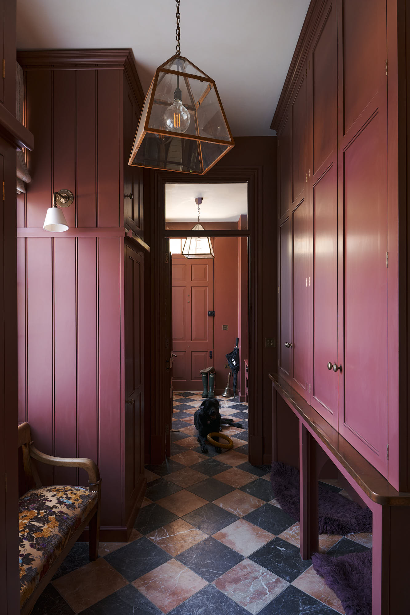 Fabulous kitchen from deVOL with black and white tiles in the mudroom. This one has us teeming with inspiration! 