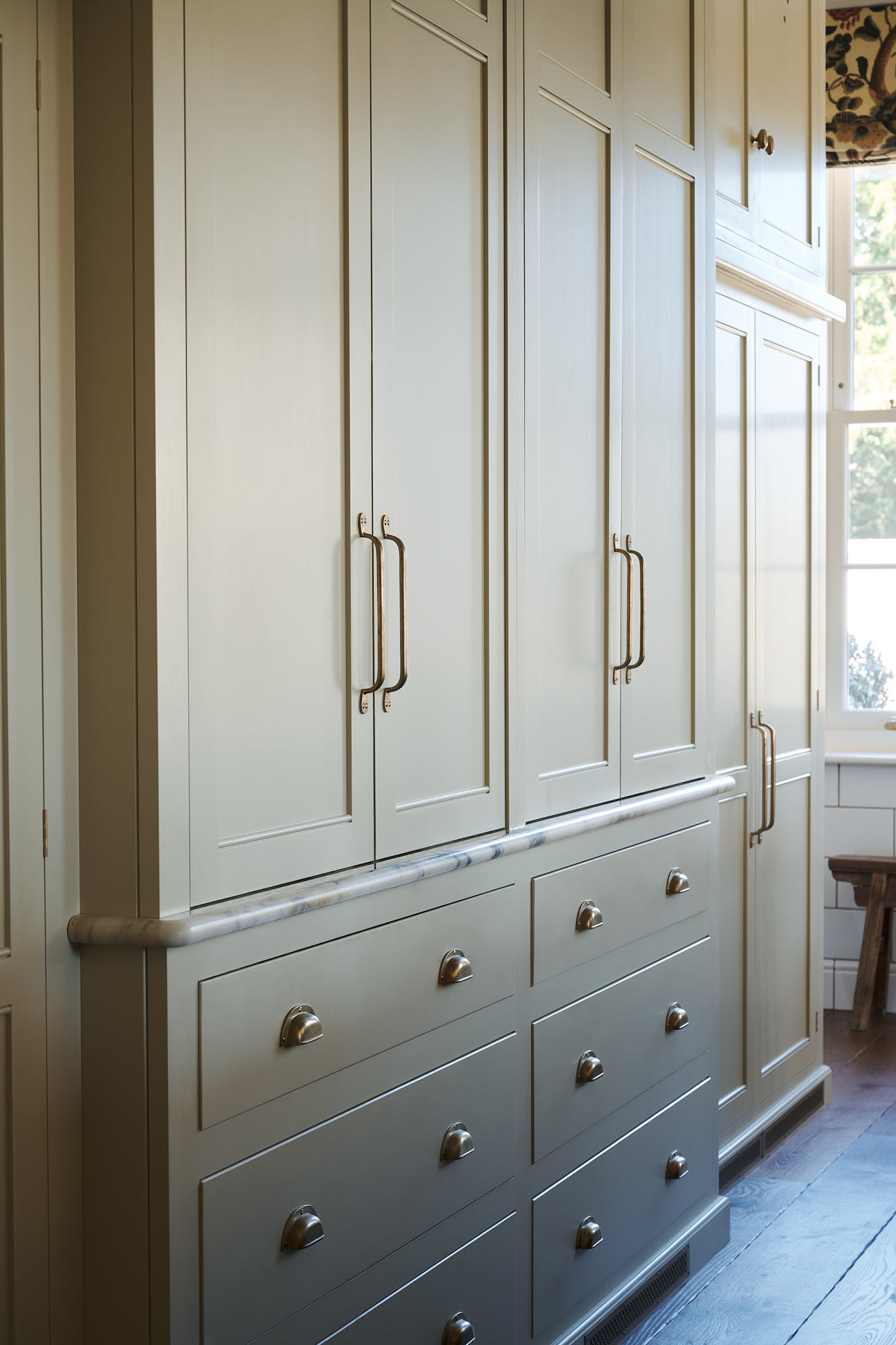 If you need inspiration for timeless kitchen design ideas, look no further than this fabulous kitchen from deVOL. This one has us teeming with inspiration! 