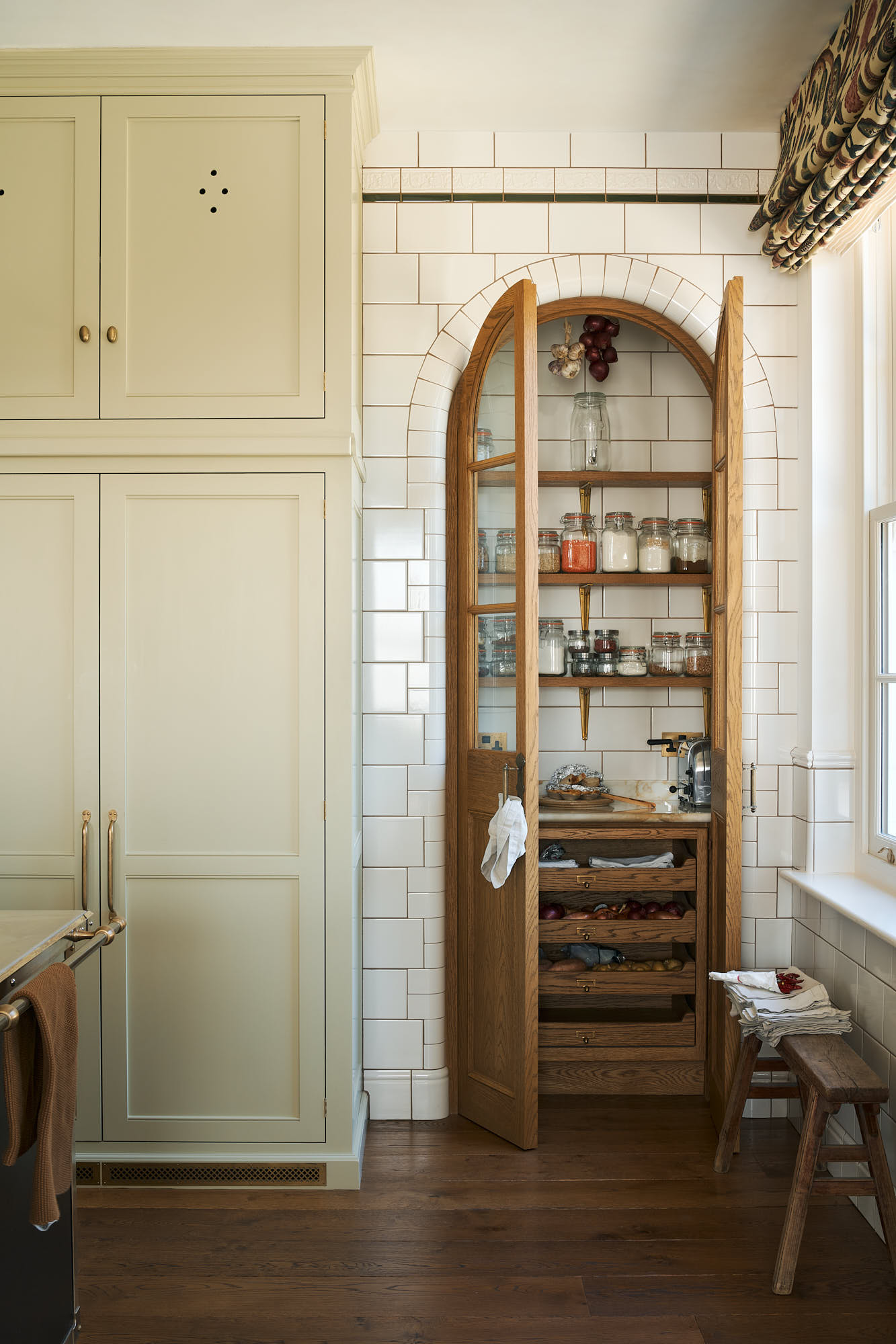 If you need inspiration for timeless kitchen design ideas, look no further than this fabulous kitchen from deVOL. This one has us teeming with inspiration! 