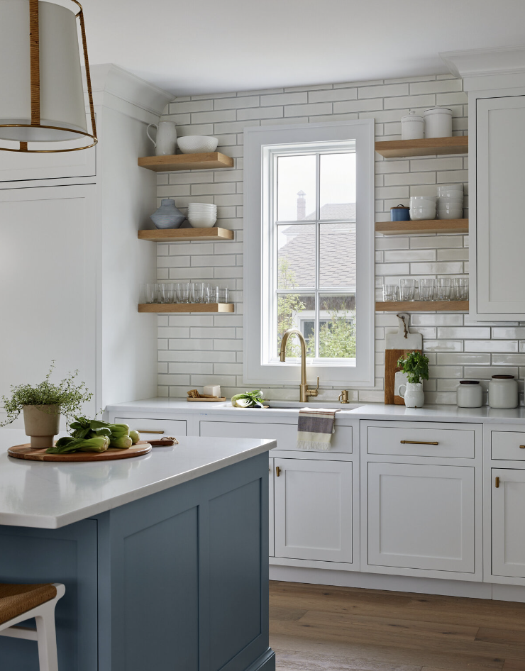 We hope your Wednesday is off to a terrific start. We are so excited to tour this beautiful home designed by Cory Connor Designs. From the stunning color palette to the well-placed accessories, every element is thoughtfully designed - Laura Moss Photography