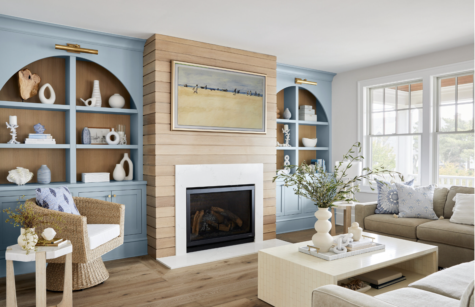 We hope your Wednesday is off to a terrific start. We are so excited to tour this beautiful home designed by Cory Connor Designs. From the stunning color palette to the well-placed accessories, ever element is thoughtfully designed for stylish family living. Laura Moss Photography