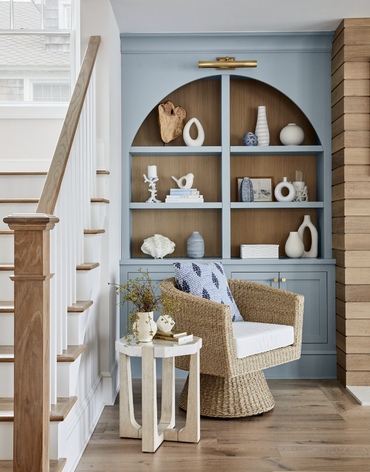 We hope your Wednesday is off to a terrific start. We are so excited to tour this beautiful home designed by Cory Connor Designs. From the stunning color palette to the well-placed accessories, ever element is thoughtfully designed for stylish family living. Laura Moss Photography