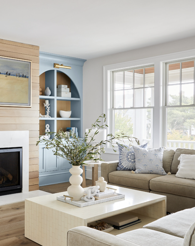 We hope your Wednesday is off to a terrific start. We are so excited to tour this beautiful home designed by Cory Connor Designs. From the stunning color palette to the well-placed accessories, ever element is thoughtfully designed for stylish family living. Laura Moss Photography