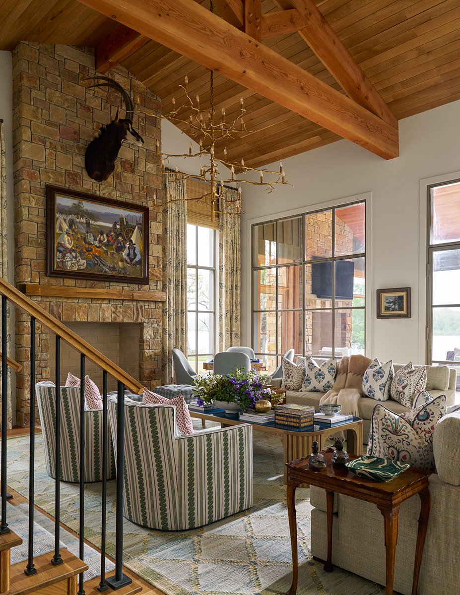  Mary Beth Wagner created a chic and charming Texas hunting cabin. Take a peek! Nathan Schroder Photography - love the wood ceiling 