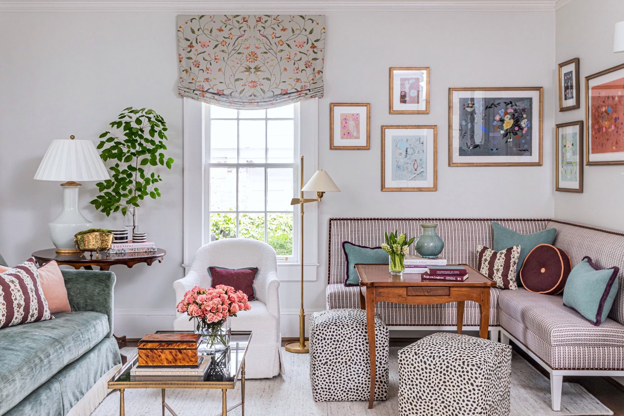 We hope your Thursday is off to a great start and that you are poised and ready for the weekend. We are so excited to share a few beautiful living rooms from the talented Anna Wooten of A. Wooten Interiors.