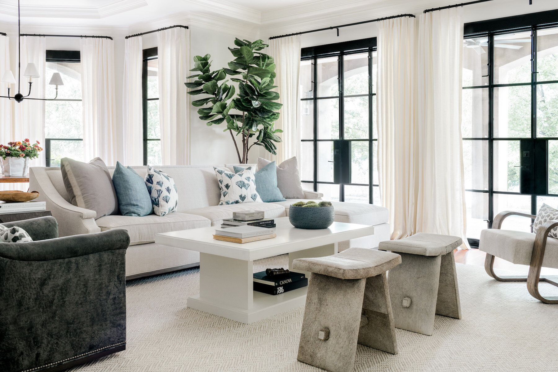 We hope your Thursday is off to a great start and that you are poised and ready for the weekend. We are so excited to share a few beautiful living rooms from the talented Anna Wooten of A. Wooten Interiors.