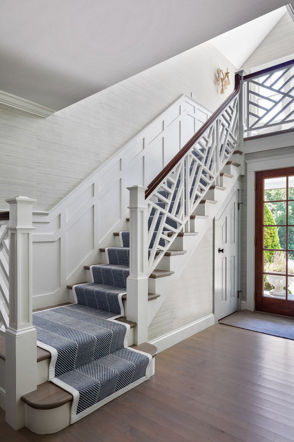 Refined yet laid-back, sophisticated yet welcoming, spaces from Digs Design Company will make your place feel like a beachy getaway. Located on Matunuck Beach, this oasis is the perfect inspiration to start our week!  Photography Greg Premru @gregpremru Stylist @karinlidbeck Arner Architecture  @arner_architect Builder Neill Brothers @neillbros