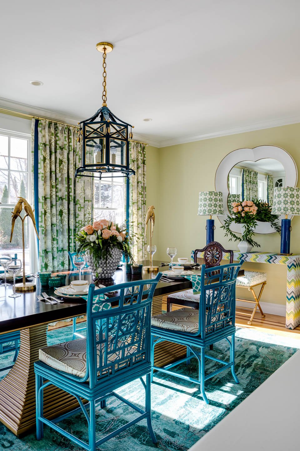 Refined yet laid-back, sophisticated yet welcoming, the coastal interior design ideas from Digs Design Company will make your home feel like a getaway. Located on Matunuck Beach, this oasis is the perfect inspiration to start our week!  Photography Greg Premru @gregpremru Stylist @karinlidbeck Arner Architecture  @arner_architect Builder Neill Brothers @neillbros
