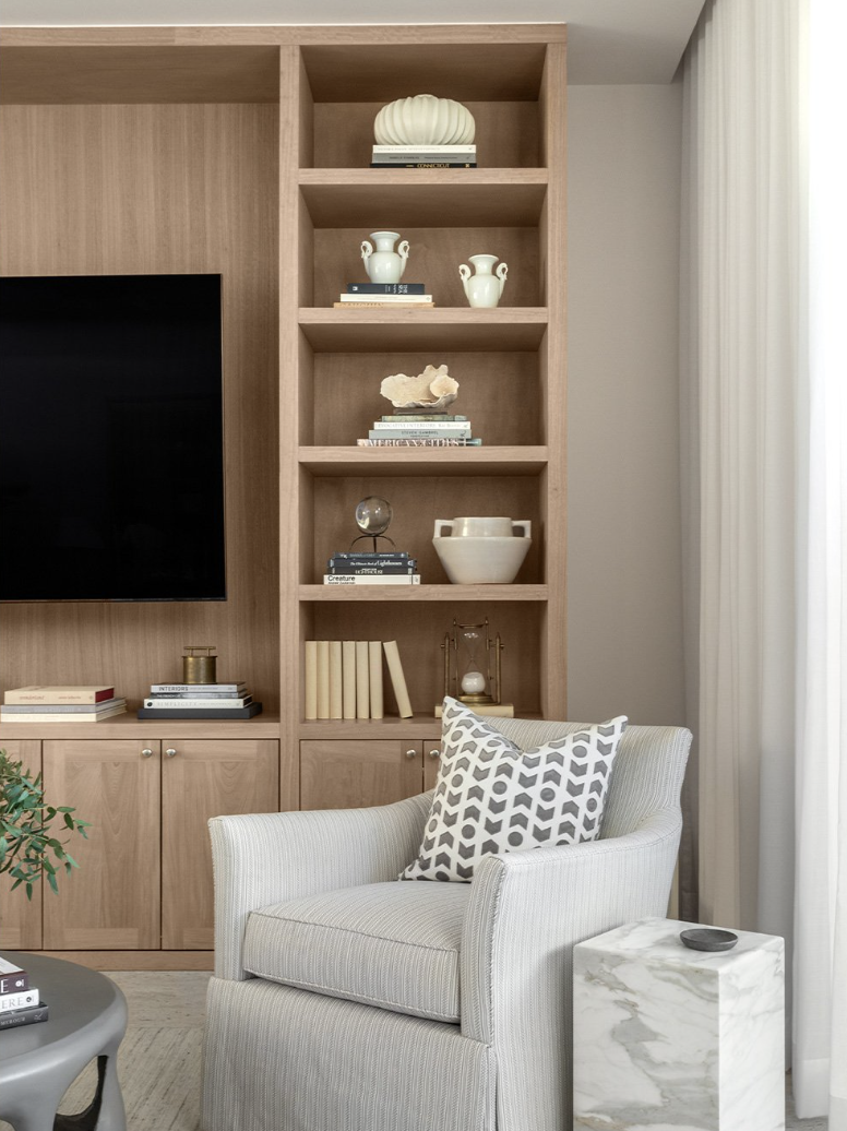We hope your Thursday is off to a great start and that you are poised and ready for the weekend. We are so excited to share a few spaces from the talented Anna Wooten of A. Wooten Interiors.