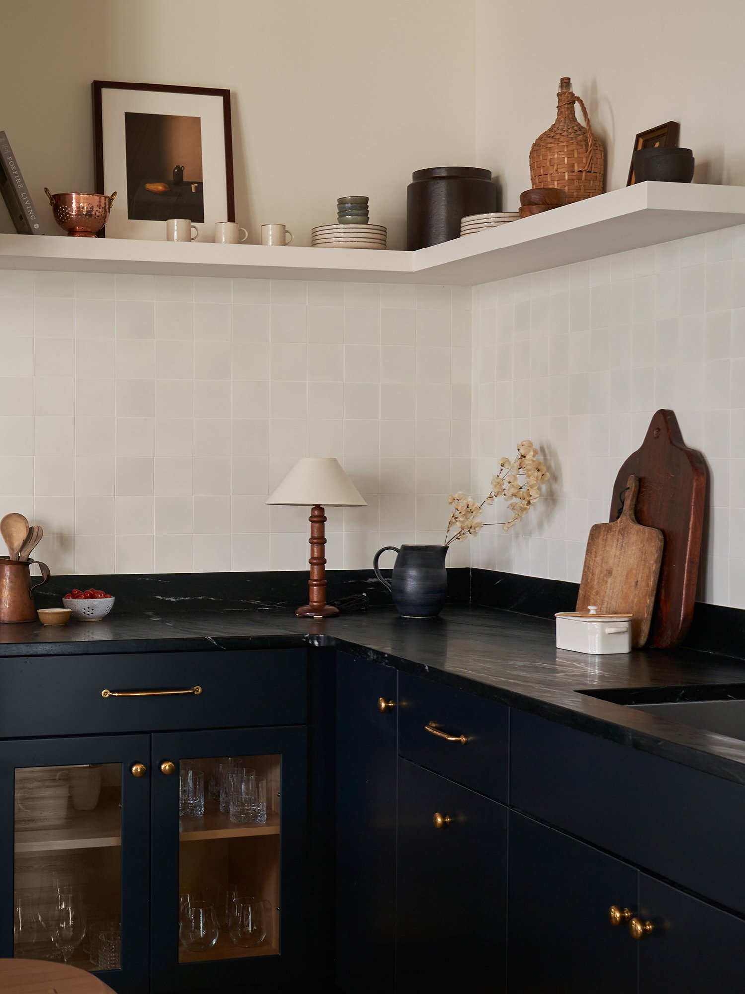  Known for her livable yet elegant aesthetic,  Maureen of Ursino Interiors  seamlessly marries the best of both contemporary and traditional design elements. Every corner of this perfectly styled home in the Catskills has been thoughtfully designed to maximize the breathtaking natural surroundings. With the large windows that let in plenty of natural light, this home combines beauty and comfort. Photography by Fyodor Shiryaev | Styling by Louisa Fulkerson