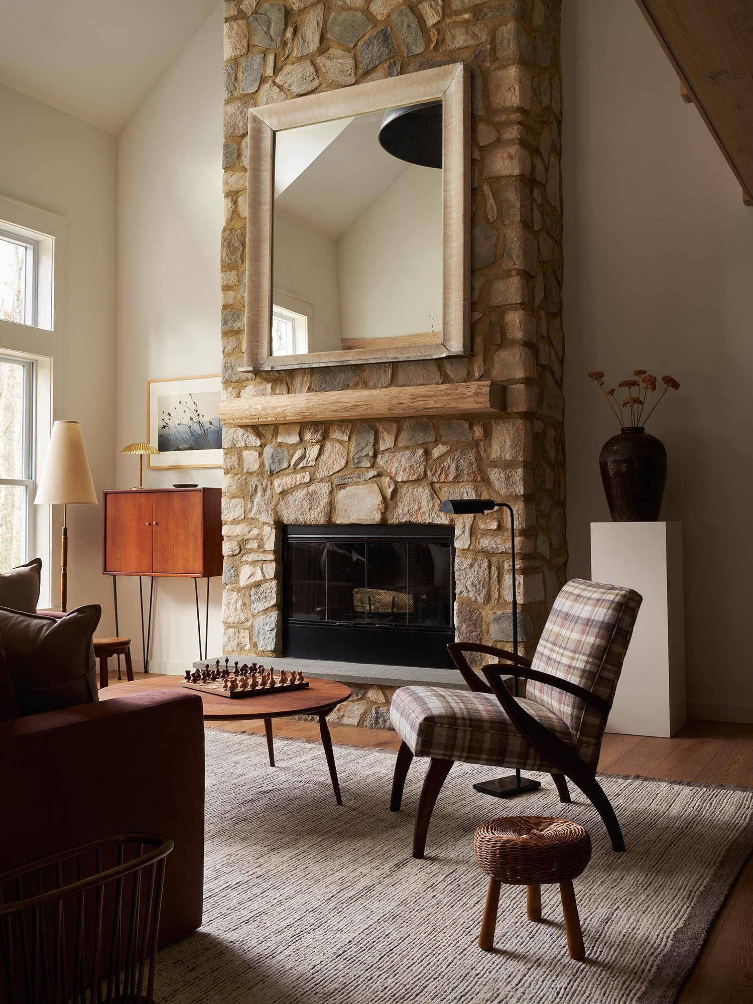  Known for her livable yet elegant aesthetic,  Maureen of Ursino Interiors  seamlessly marries the best of both contemporary and traditional design elements. Every corner of this perfectly styled home in the Catskills has been thoughtfully designed to maximize the breathtaking natural surroundings. With the large windows that let in plenty of natural light, this home combines beauty and comfort. Photography by Fyodor Shiryaev | Styling by Louisa Fulkerson