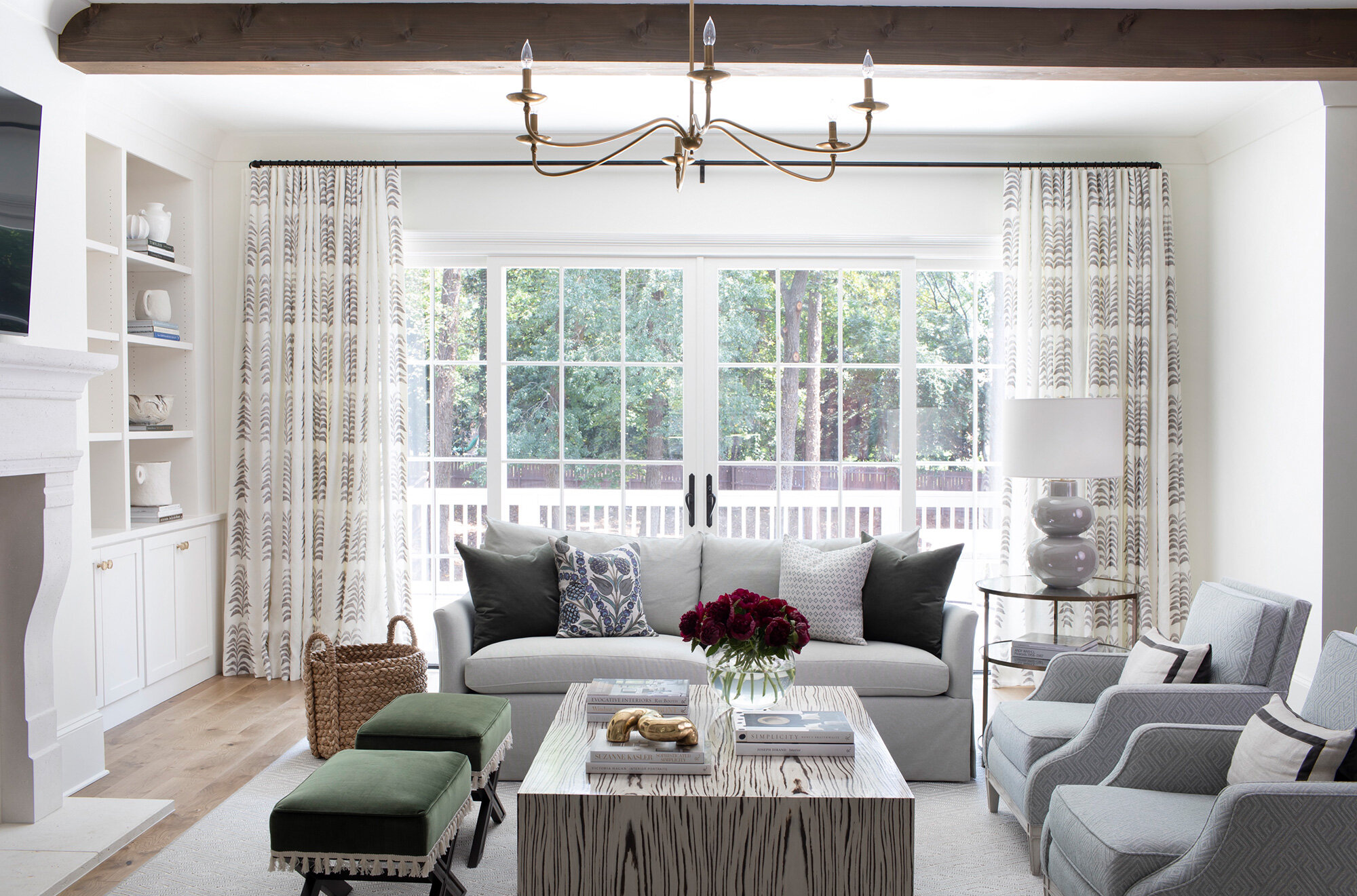 We hope your Thursday is off to a great start and that you are poised and ready for the weekend. We are so excited to share a few beautiful living rooms from the talented Anna Wooten of A. Wooten Interiors.