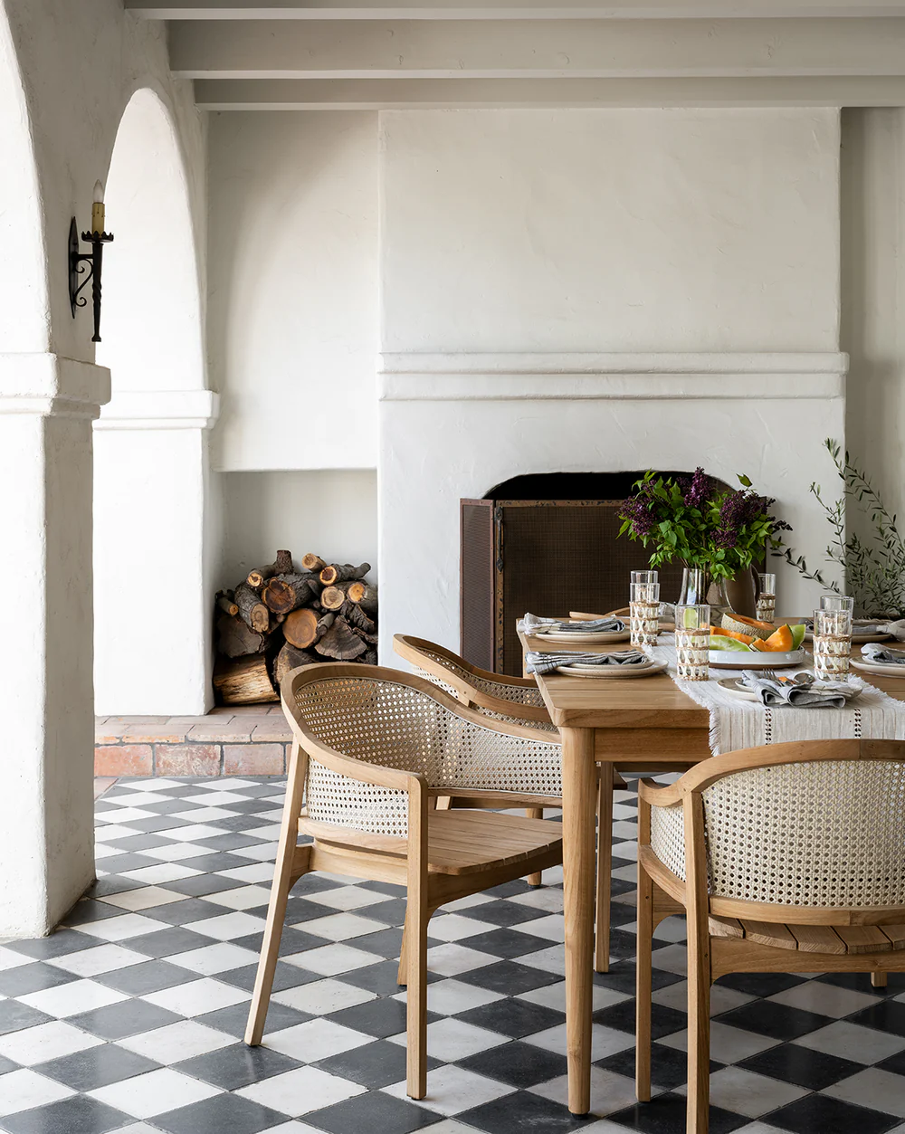 We absolutely adore the work of Studio McGee Interior Design–and husband/wife team Syd and Shea McGee.  Their work is enviable to say the very least. Take a peek at a few of our favorite rooms! The Beautiful Interiors of Studio McGee - studio mcgee