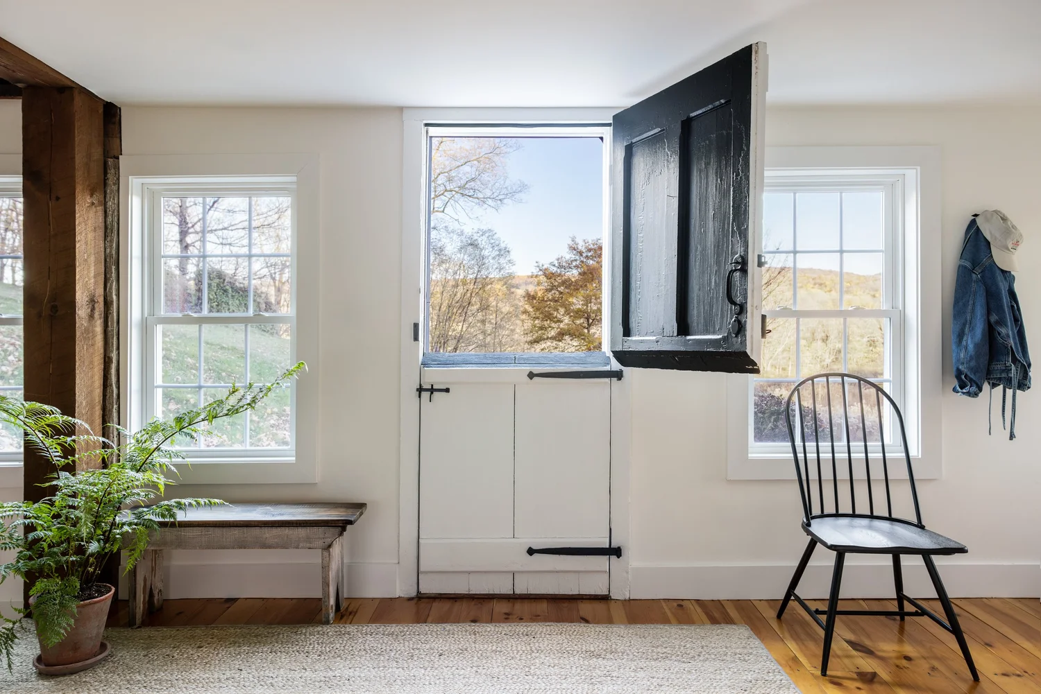 Discover 6 cozy home decor tips to make your home inviting. From simple decor updates to warm lighting ideas, create a space you’ll love! Ariel Okin Interior Design | Julie Leffell Photography