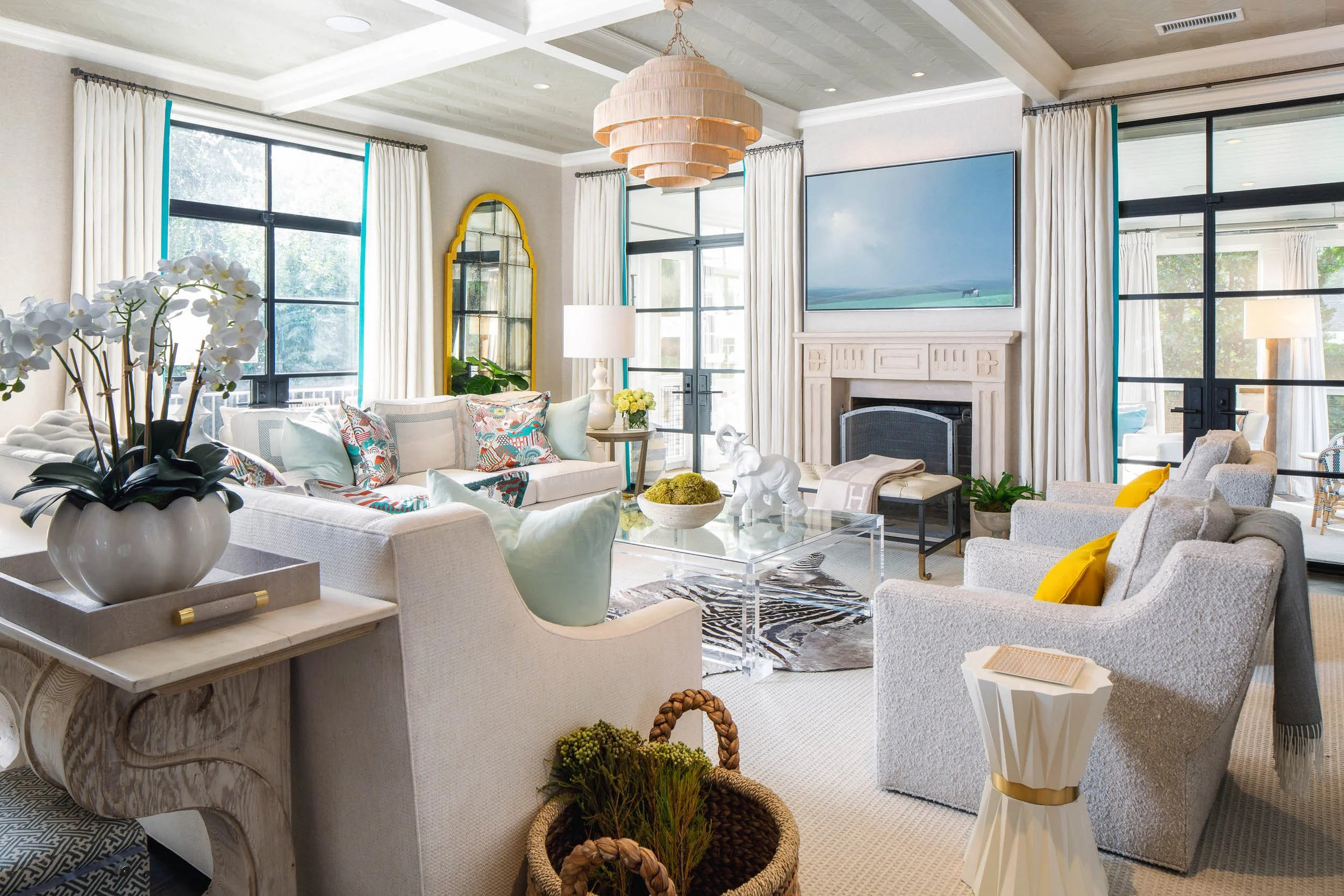 Marty Paoletta PhotographyGood morning, chic readers! We hope your Thursday is off to a great start and that you are poised and ready for the weekend. We are so excited to share a few of our all-time favorite beautiful living rooms–and a few of the features that we think a great living room has.  Has anyone ever created inviting living rooms like Nancy Meyers?!  So take a few minutes, refill your coffee, and reset your mind with these stunning rooms that can’t help but inspire you to a more productive (and comfortable!) day. 