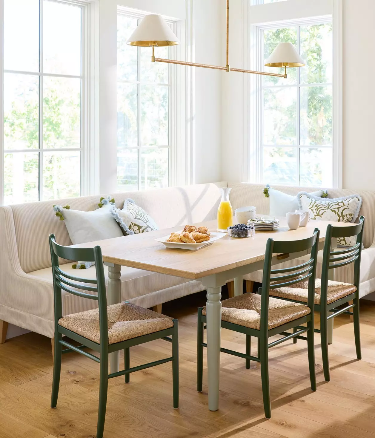 It’s no secret how much we love Serena & Lily and every season we are excited to see their fabulous new finds.  A fun bench, stylish chairs, the coziest bedding…we love it all .  Take a look at a few of our favorite fall home decor ideas and we think you'll love it, too!