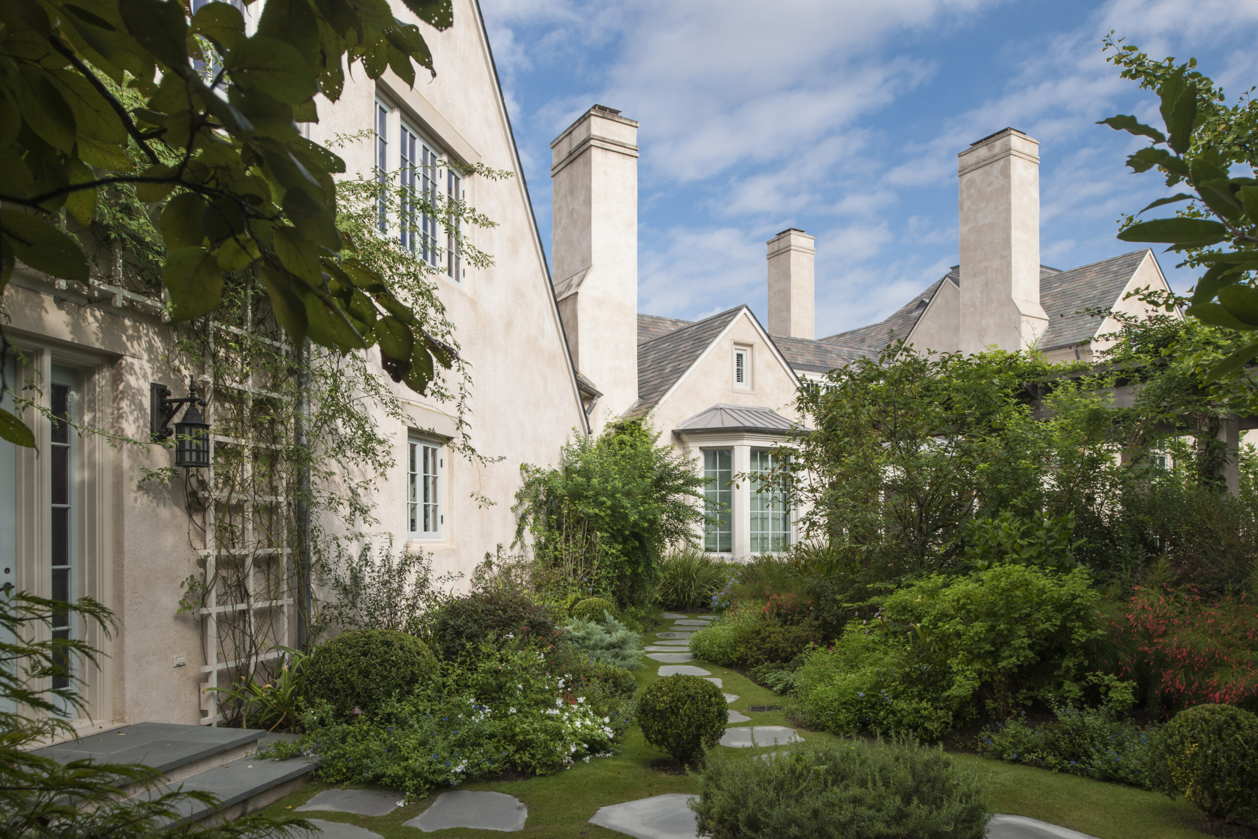 When it comes to inspired architecture, Curtis and Windham  is in a class all their own. Such a beautiful garden