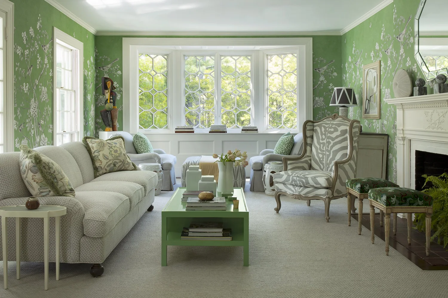 Sarah Winchester PhotographyGood morning, chic readers! We hope your Monday is off to a great start and that you are poised and ready for the weekend. We are so excited to share a few beautiful living rooms from the talented Honey Collins of Honey Collins Interiors. So take a few minutes, refill your coffee, and reset your mind with these stunning rooms that can't help but inspire you to a more productive (and comfortable!) day. 